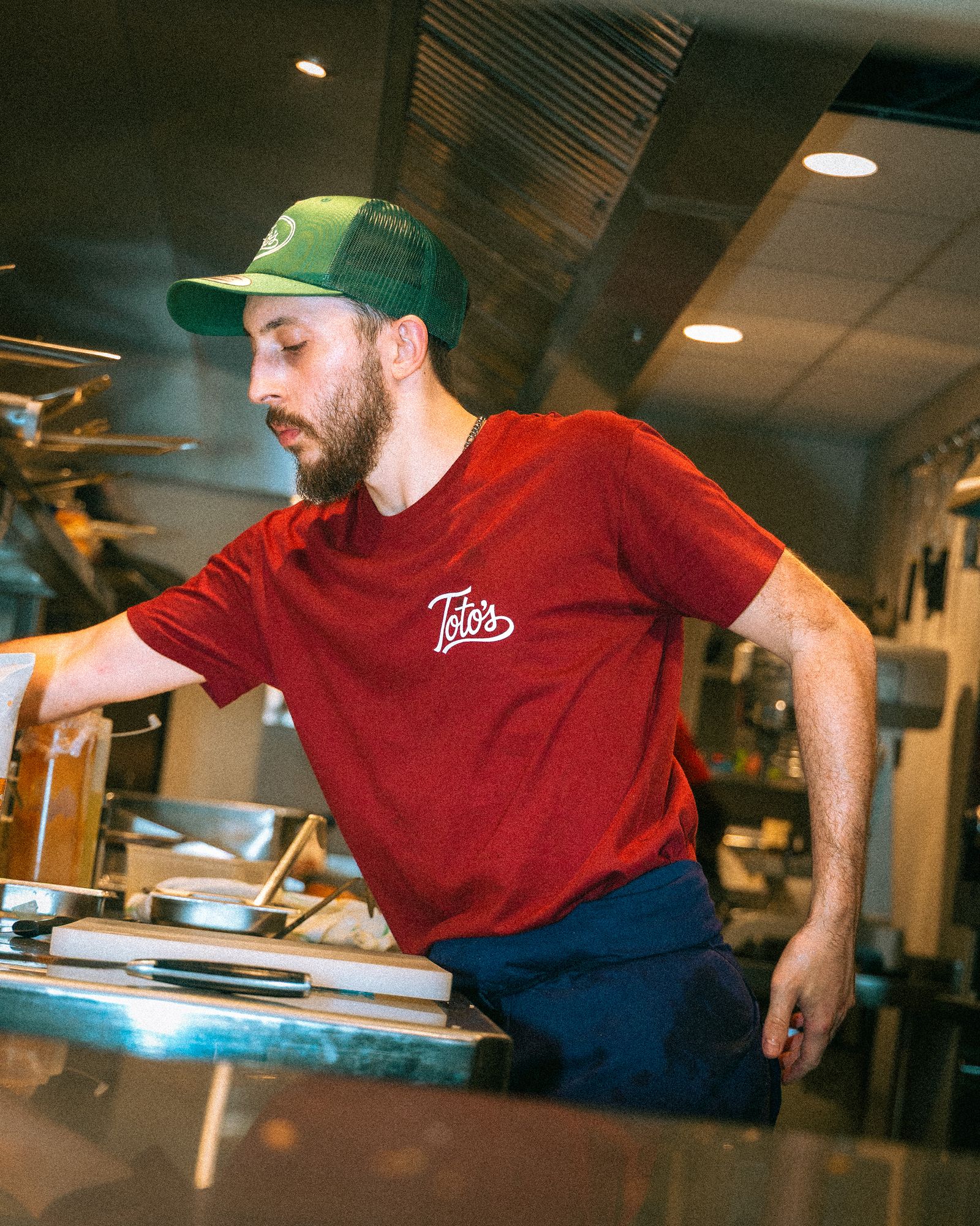 La cuisine ouverte de Toto's en plein service